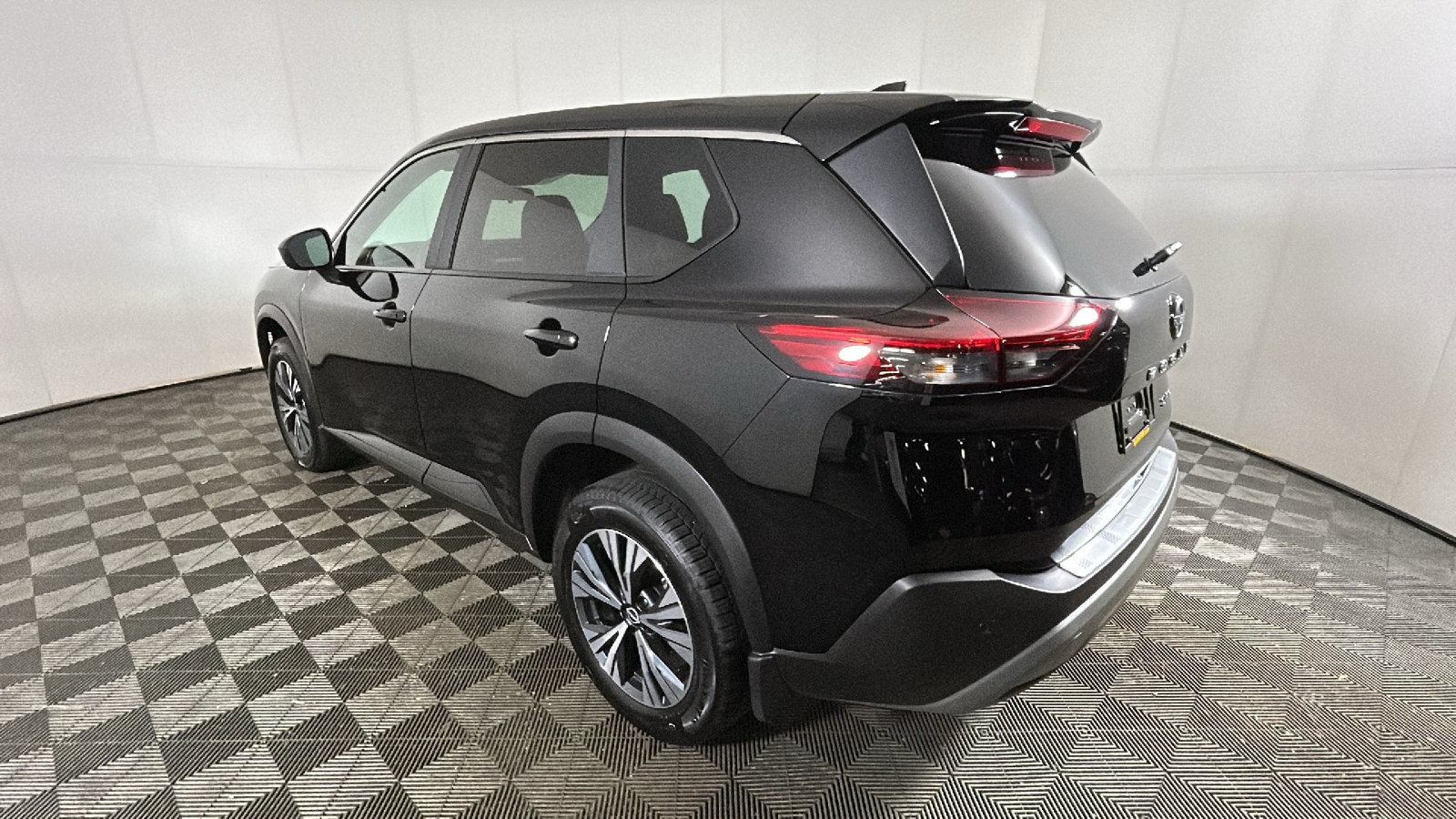 Used 2023 Nissan Rogue SV AWD/4WD image 5