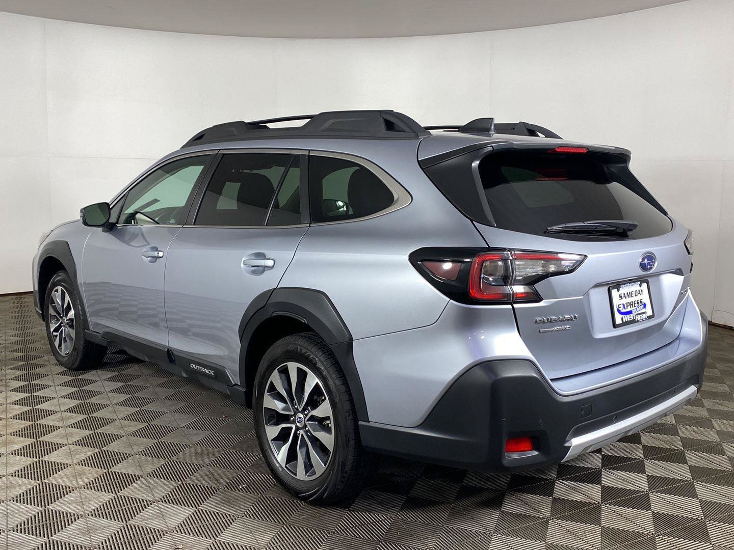 Certified 2025 Subaru Outback Limited w/ Tech Package 3 AWD/4WD image 6