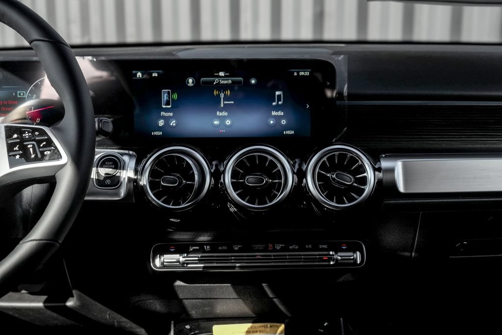 New 2026 Mercedes-Benz GLB 250 4MATIC image 19