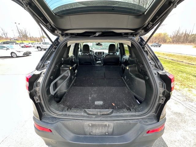 Used 2018 Jeep Cherokee Latitude Plus w/ Cold Weather Group image 10