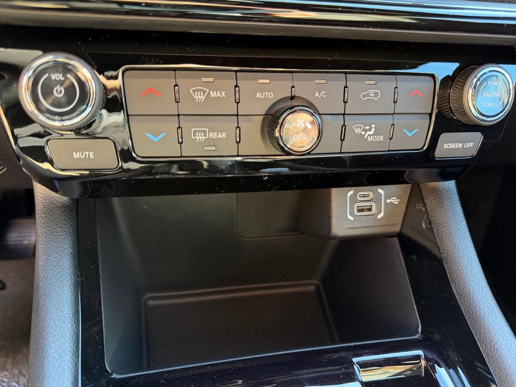 New 2026 Jeep Compass Latitude w/ Sun and Sound Group AWD/4WD image 20