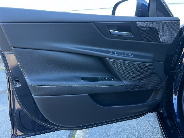 Used 2019 Jaguar XE S RWD image 10