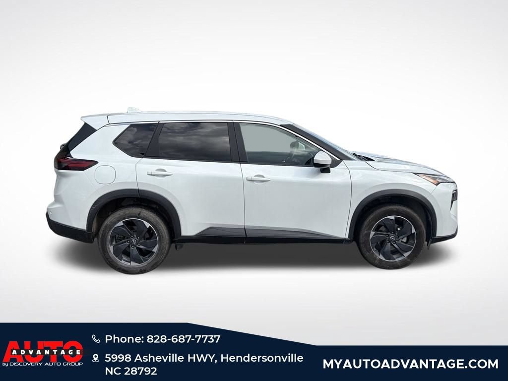 Used 2025 Nissan Rogue SV AWD/4WD image 2