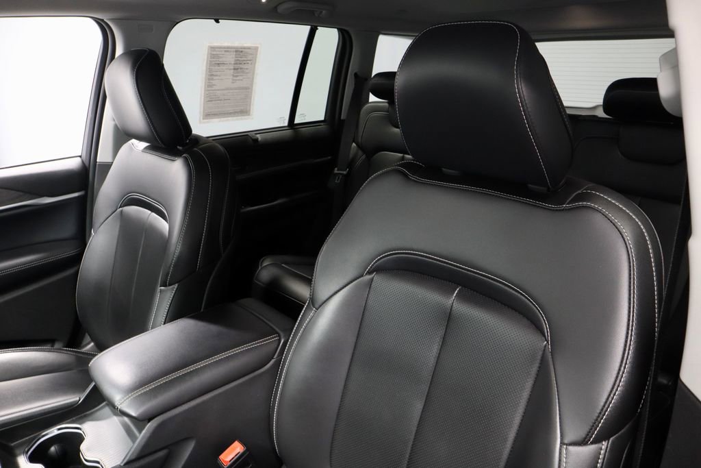 Used 2024 Jeep Grand Cherokee Limited w/ Luxury Tech Group II image 26