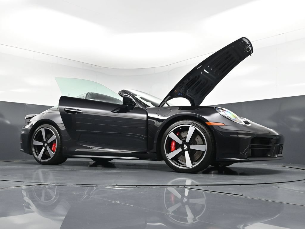 Certified 2026 Porsche 911 Targa 4S AWD/4WD image 32