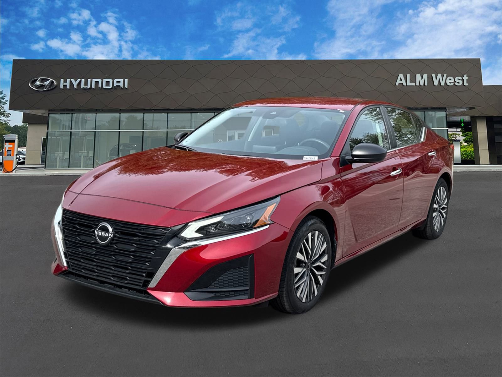 Used 2024 Nissan Altima 2.5 SV image 1