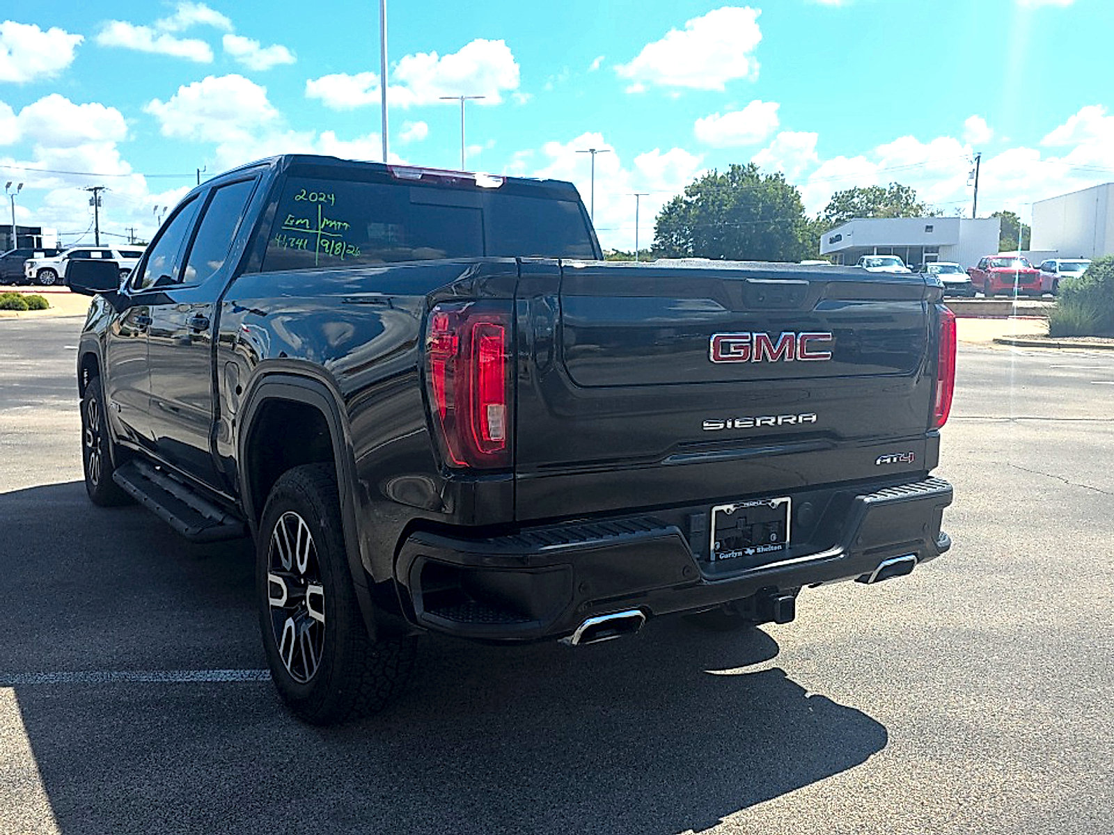 Used 2024 GMC Sierra 1500 AT4 w/ Technology Package AWD/4WD image 28