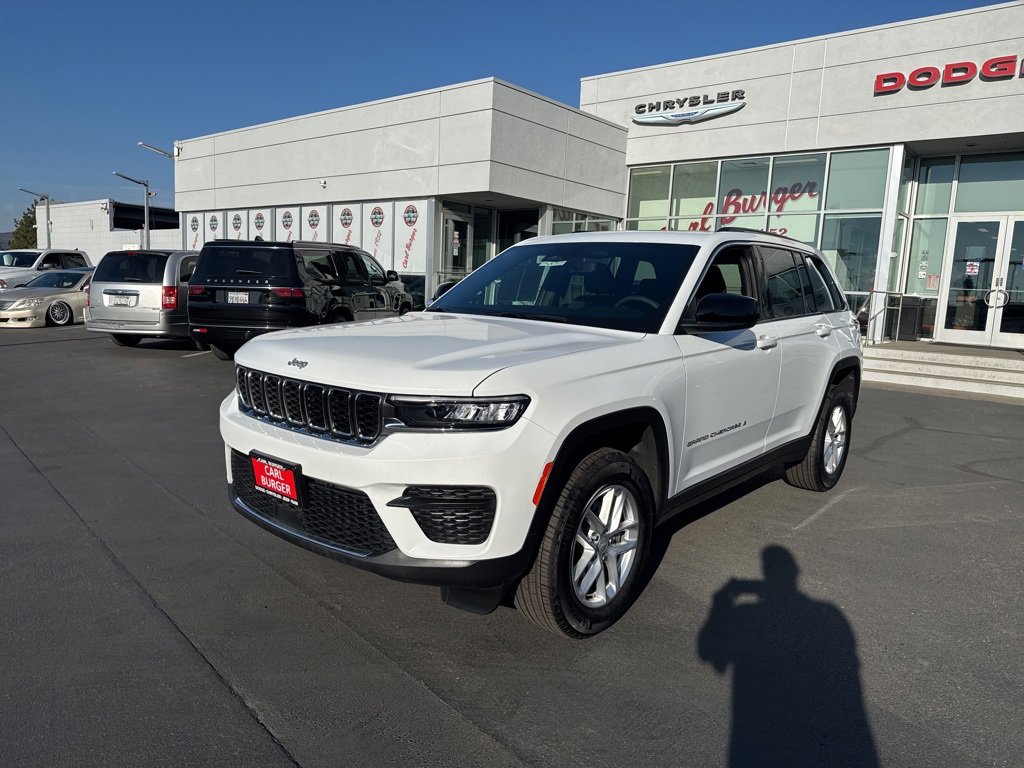 Certified 2024 Jeep Grand Cherokee Laredo X w/ Luxury Tech Group I image 3