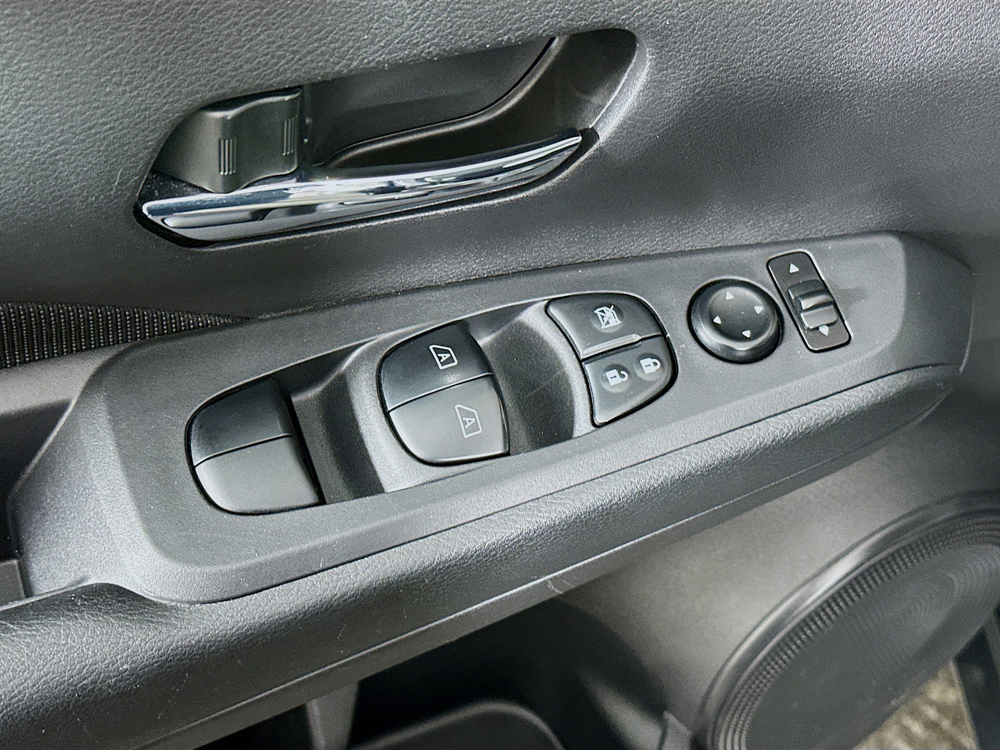 Used 2023 Nissan Kicks SV image 15