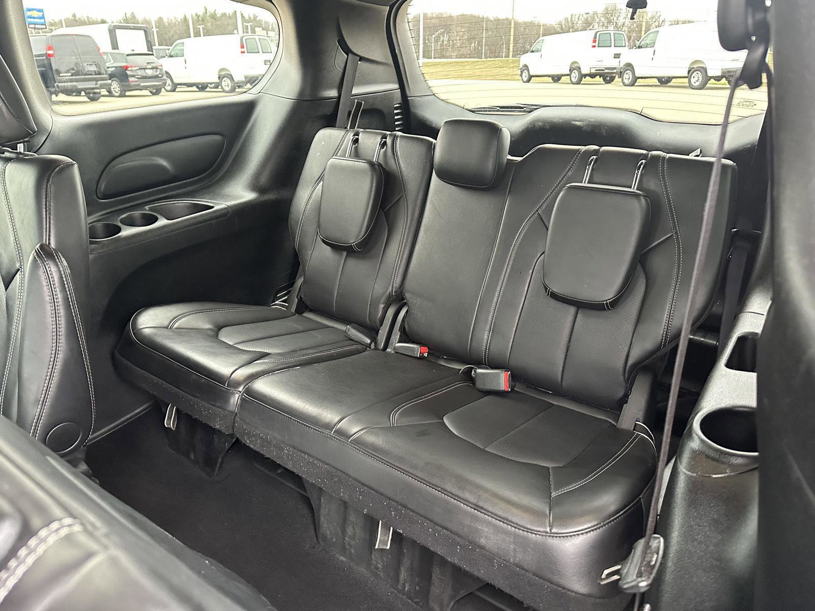 Used 2025 Chrysler Pacifica Select image 12