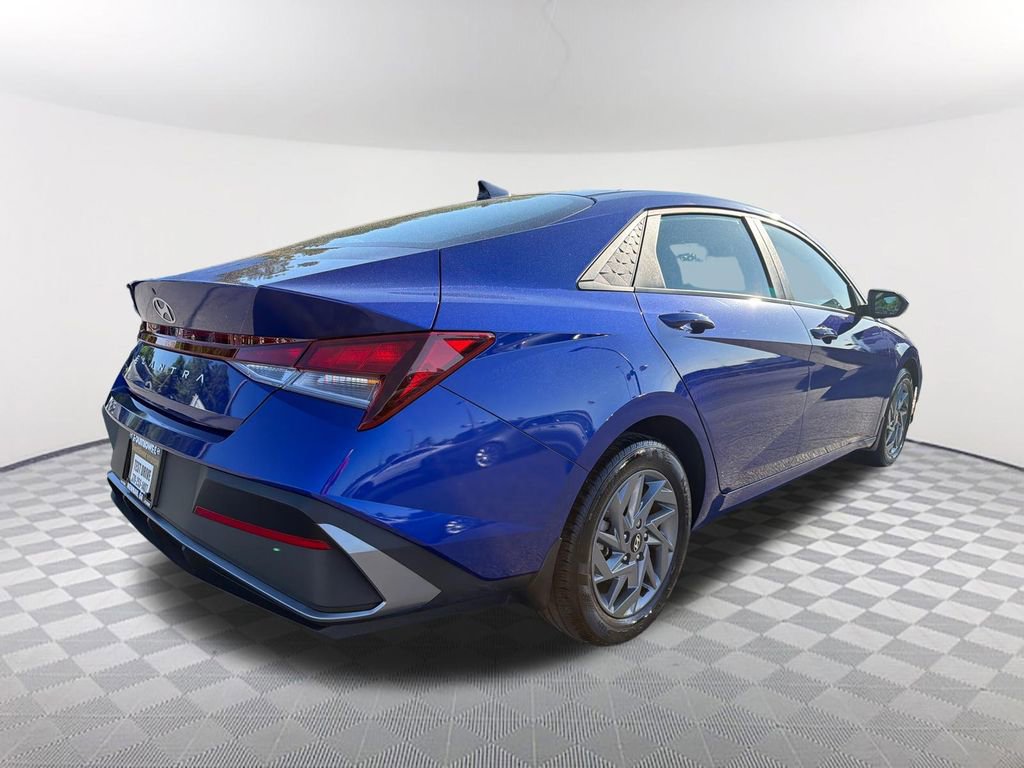 Used 2024 Hyundai Elantra SEL image 5