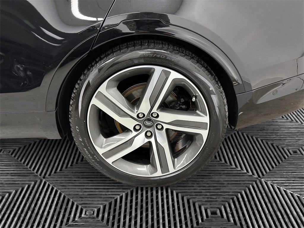 Used 2023 Land Rover Discovery Metropolitan Edition image 14