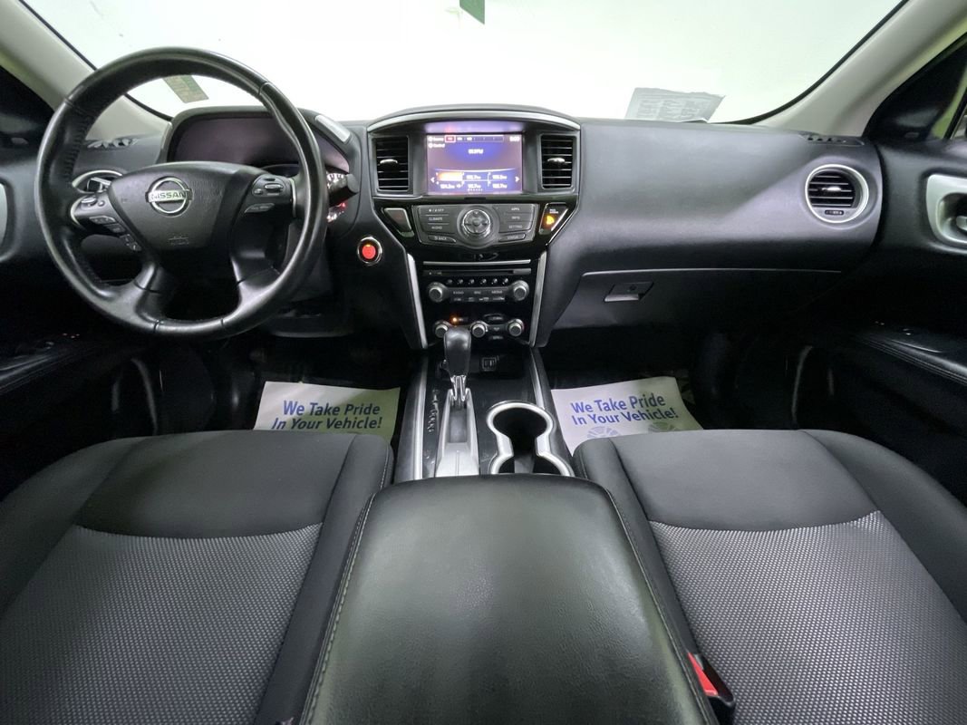 Used 2020 Nissan Pathfinder SV image 17
