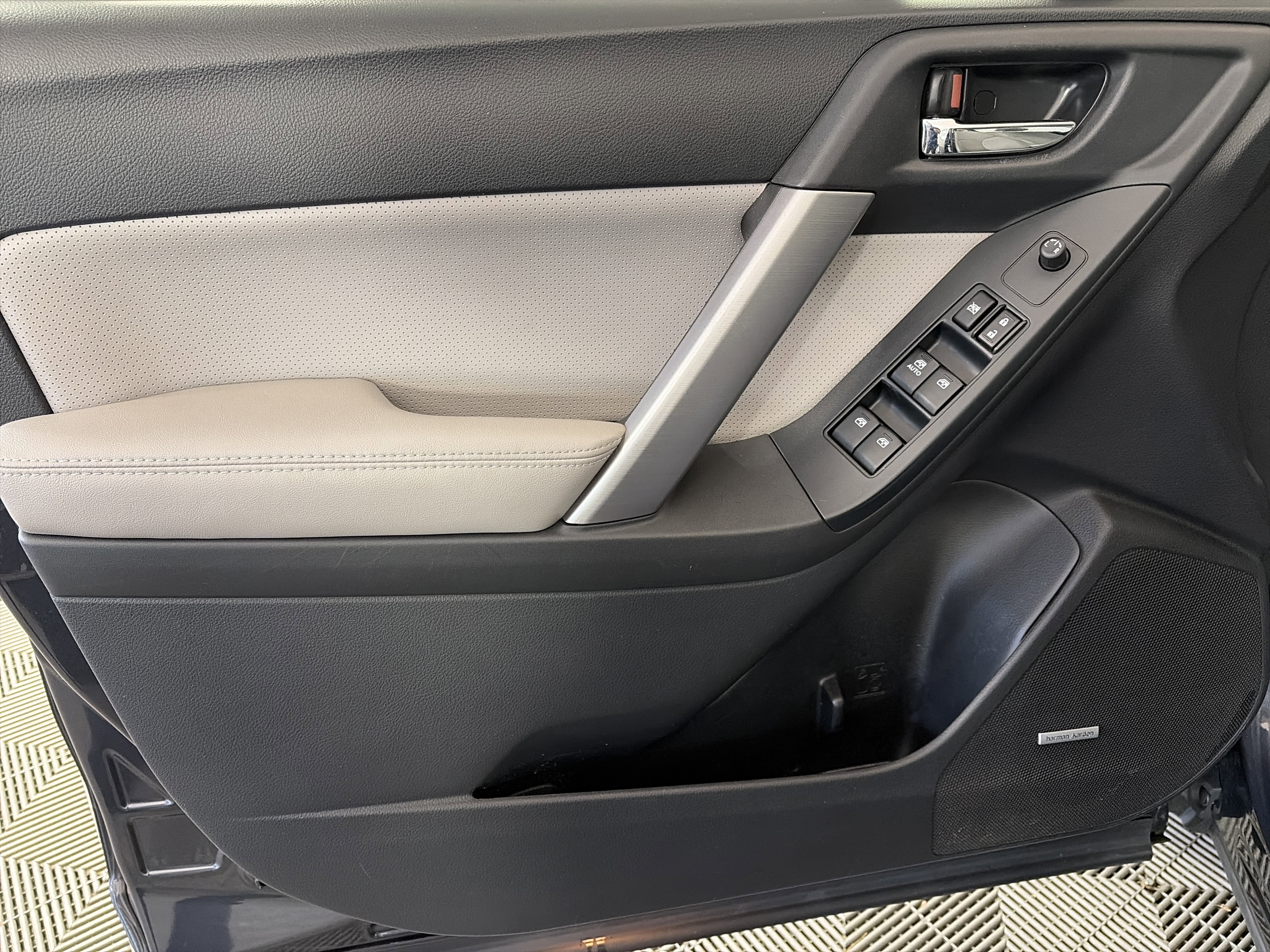 Used 2014 Subaru Forester 2.5i Touring w/ Popular Package #2 image 12