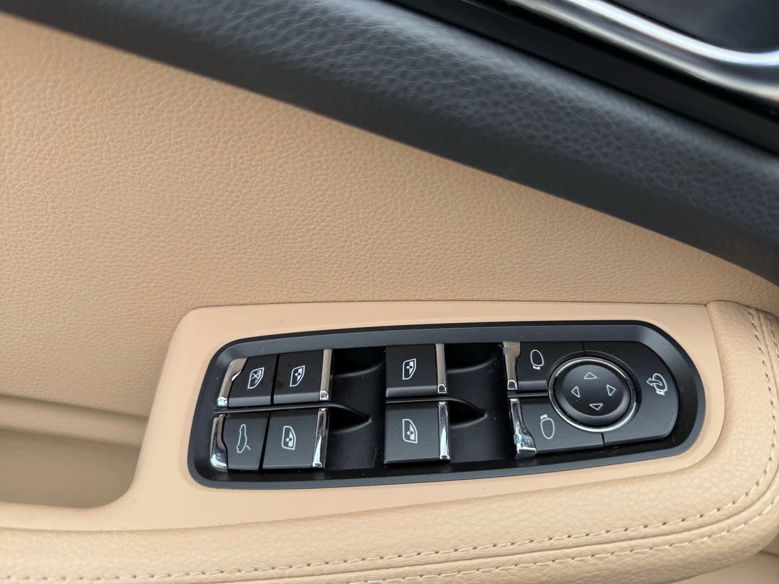 Used 2023 Porsche Macan S image 24