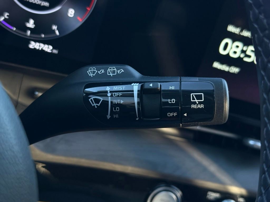 Certified 2023 Kia Carnival SX image 18