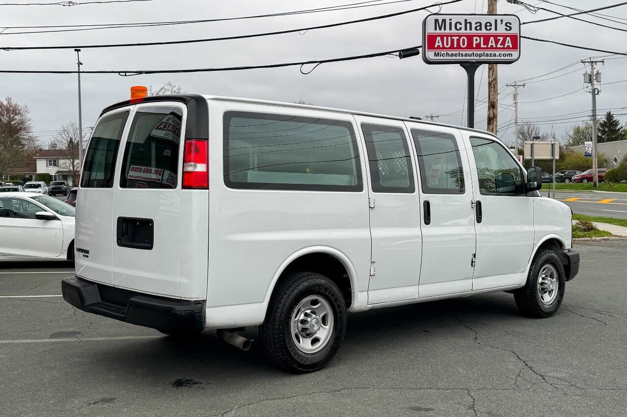Used 2016 Chevrolet Express 2500 RWD image 4