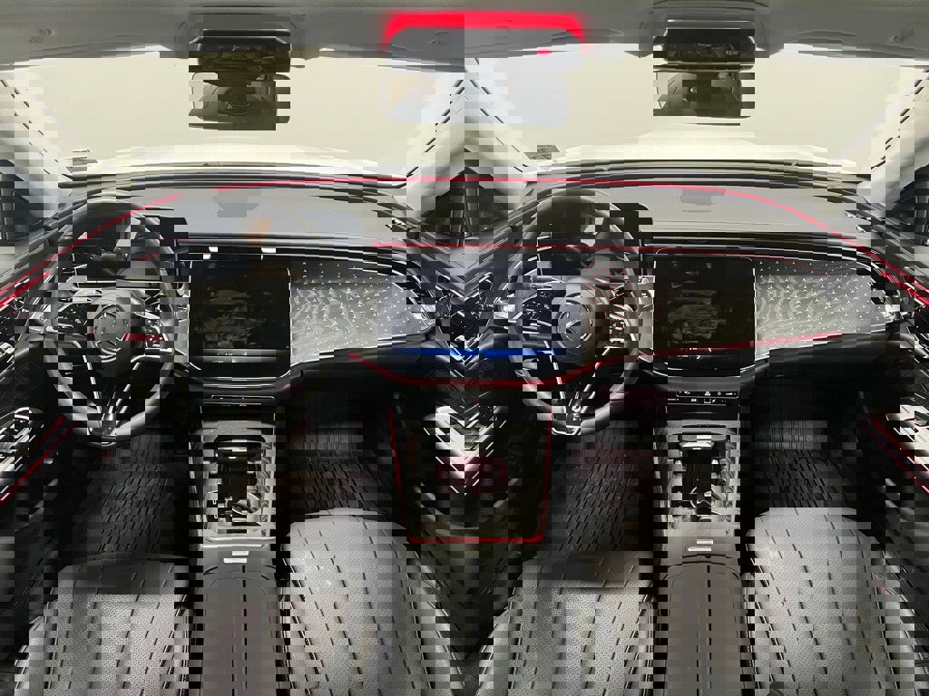 Used 2025 Mercedes-Benz E 350 4MATIC Sedan image 30