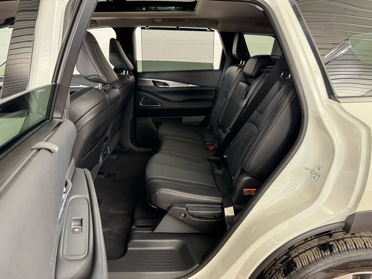 Used 2025 INFINITI QX60 Luxe AWD/4WD image 32