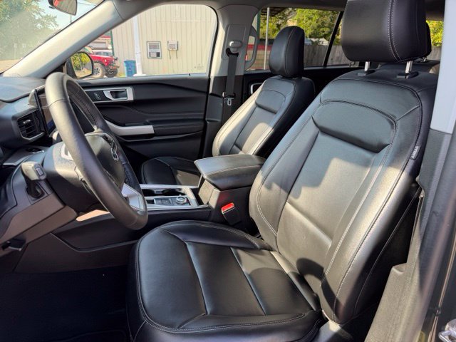 Used 2023 Ford Explorer XLT w/ Equipment Group 202A AWD/4WD image 23