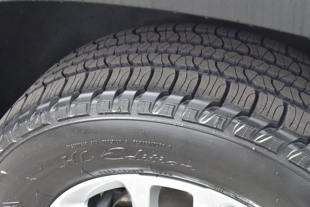 Used 2022 Chevrolet Traverse LS AWD/4WD image 31