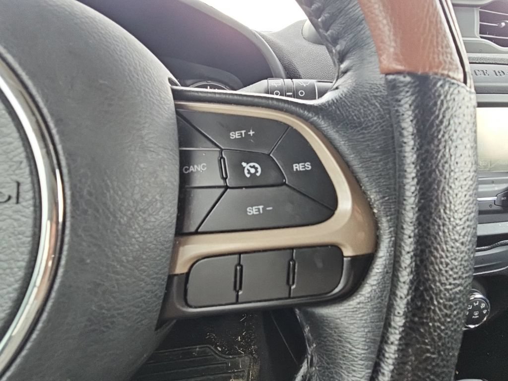 Used 2016 Jeep Renegade 75th Anniversary FWD image 29