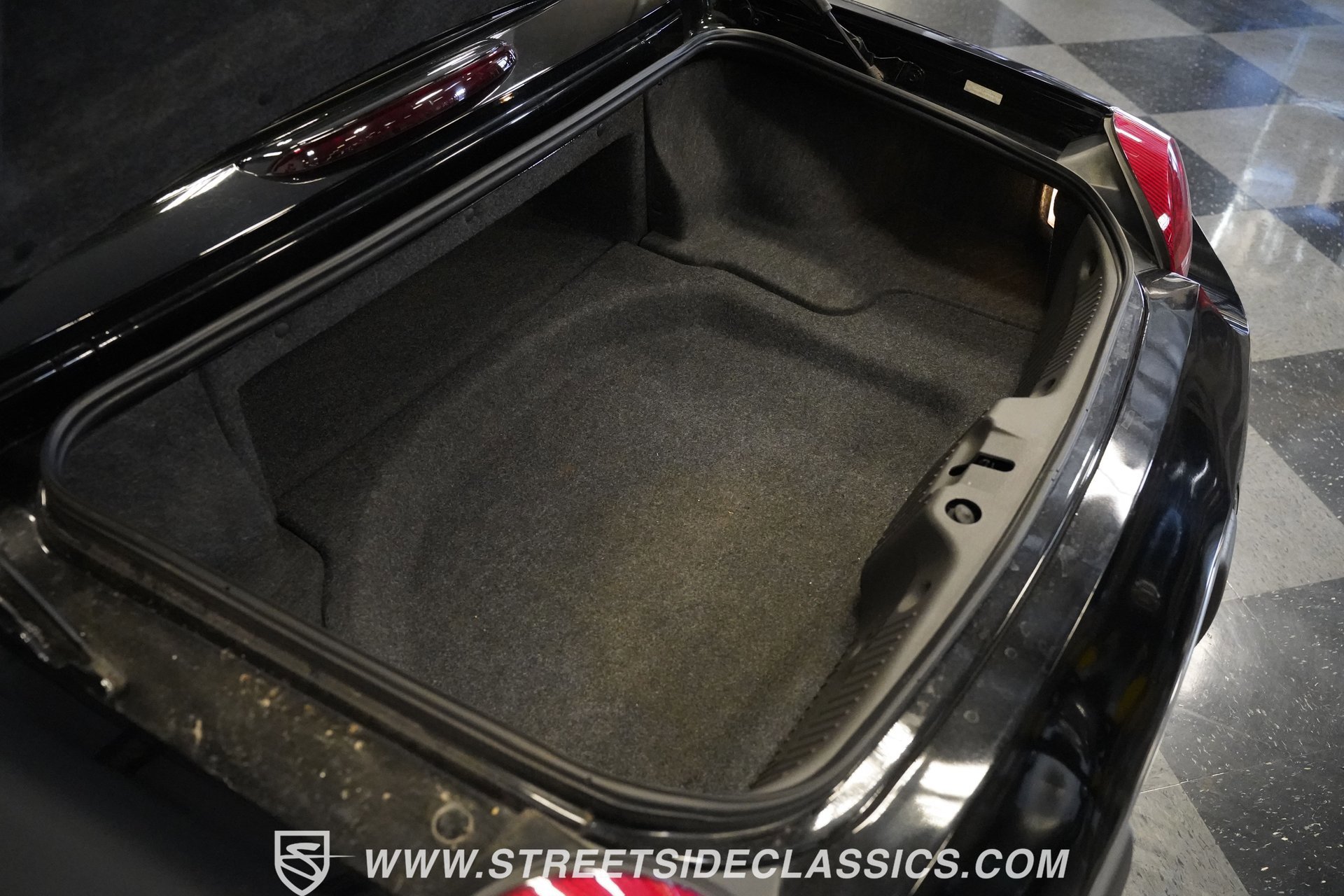 Used 2002 Ford Thunderbird image 25
