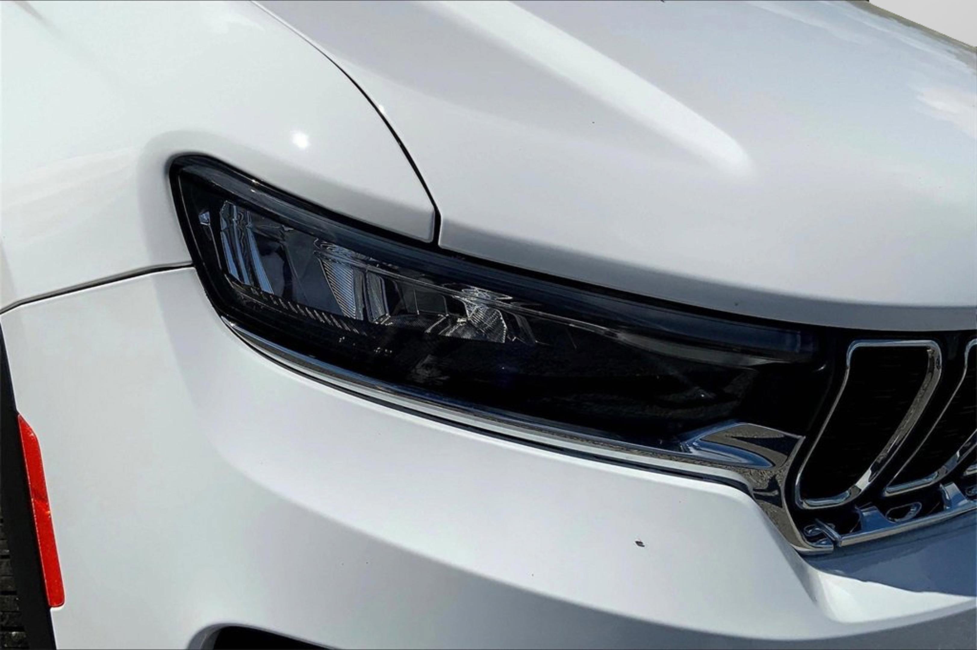 Used 2025 Jeep Grand Cherokee Laredo X image 29