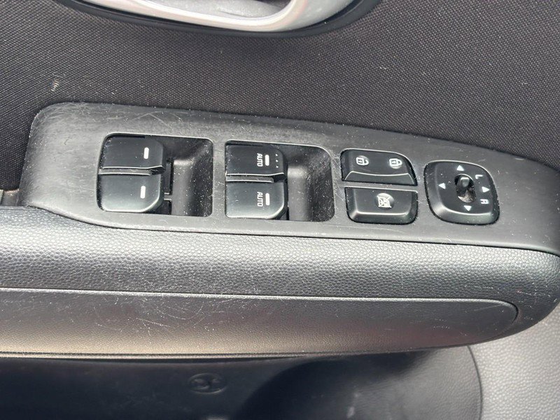 Used 2016 Kia Soul + image 18