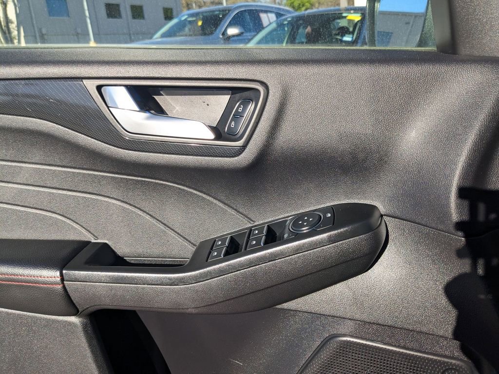 Used 2025 Ford Escape ST-Line image 16