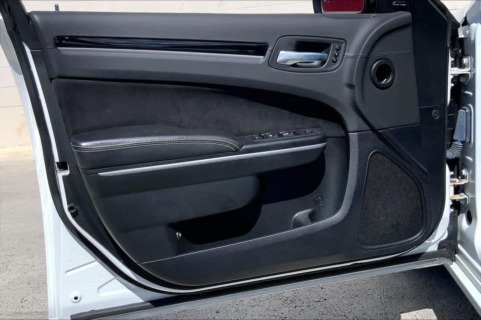Used 2023 Chrysler 300 C RWD image 9