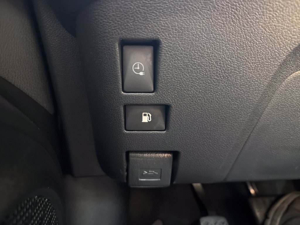 Used 2022 Toyota Prius Prime LE FWD image 23