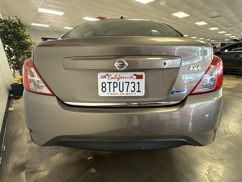 Used 2012 Nissan Versa SV w/ Convenience Pkg FWD image 5