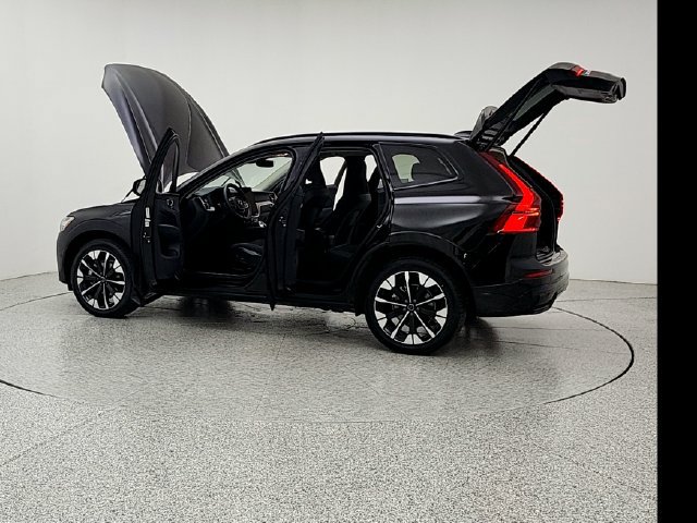 Certified 2026 Volvo XC60 B5 Plus AWD/4WD image 12
