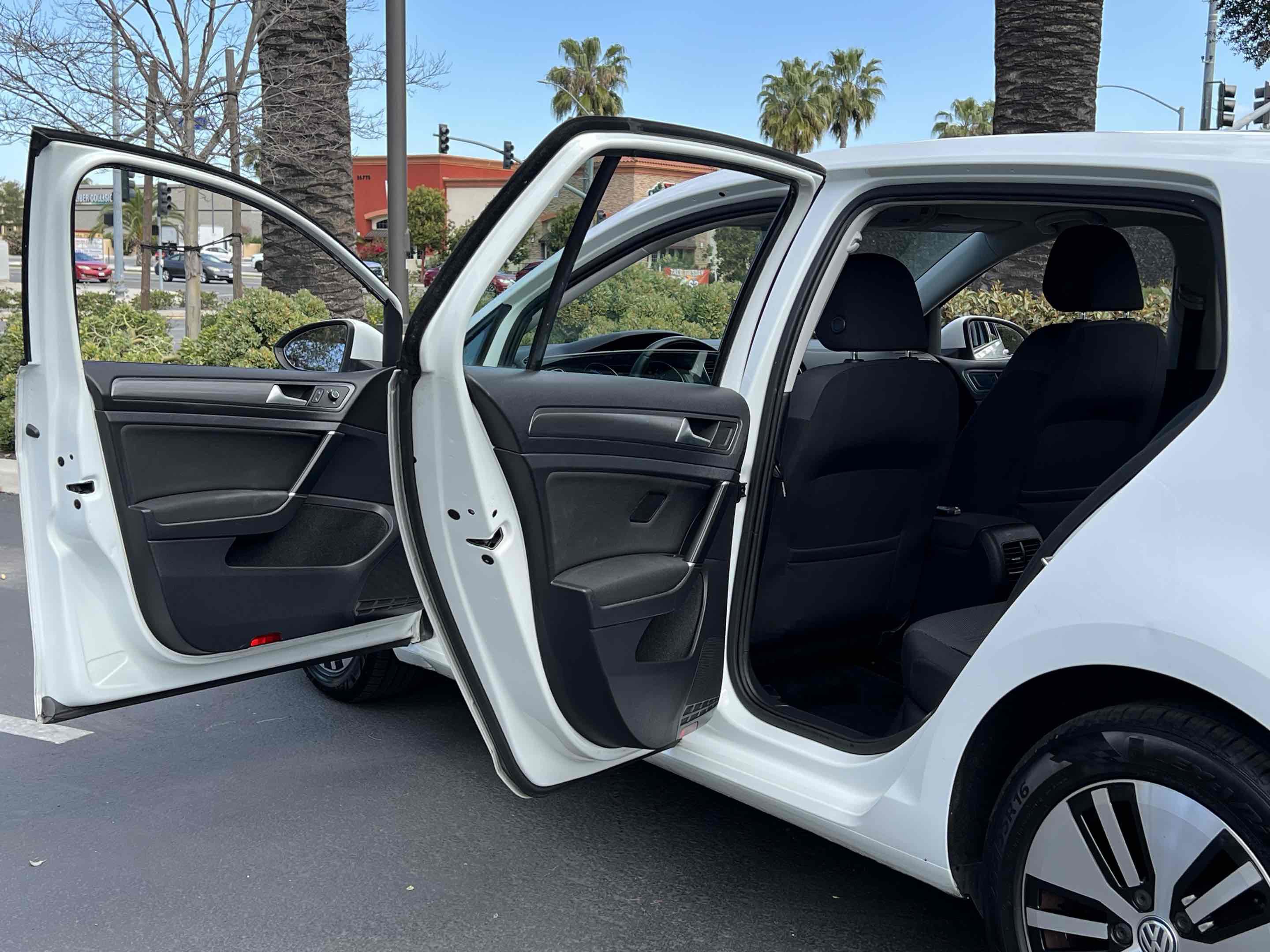 Used 2019 Volkswagen e-Golf SE w/ Driver Assistance Package image 59