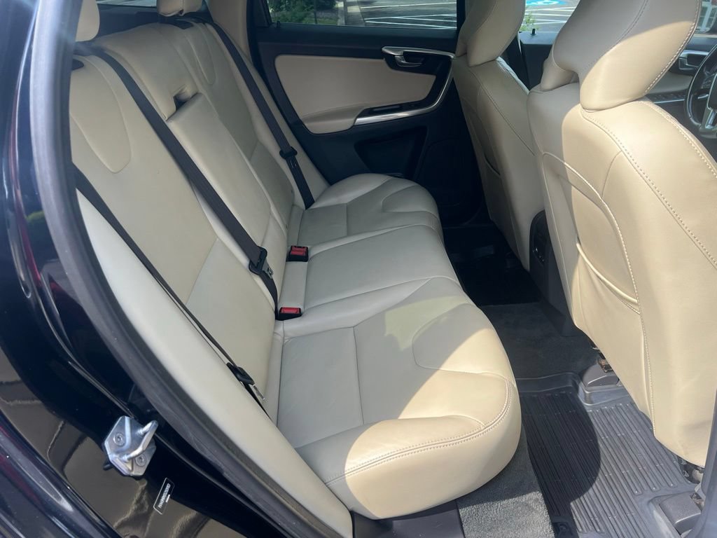 Used 2016 Volvo XC60 T6 Platinum w/ Climate Package AWD/4WD image 18