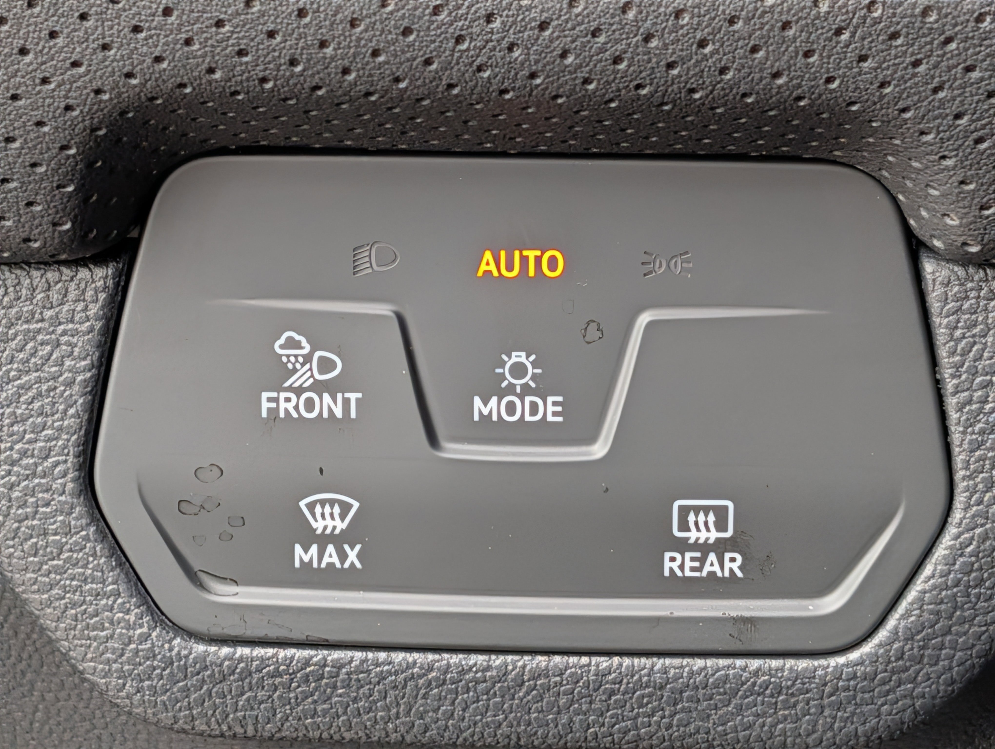 Certified 2024 Volkswagen Atlas Cross Sport SEL Premium R-Line AWD/4WD image 26