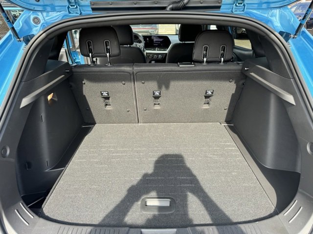 Used 2025 Chevrolet Trax RS w/ Sunroof Package image 9