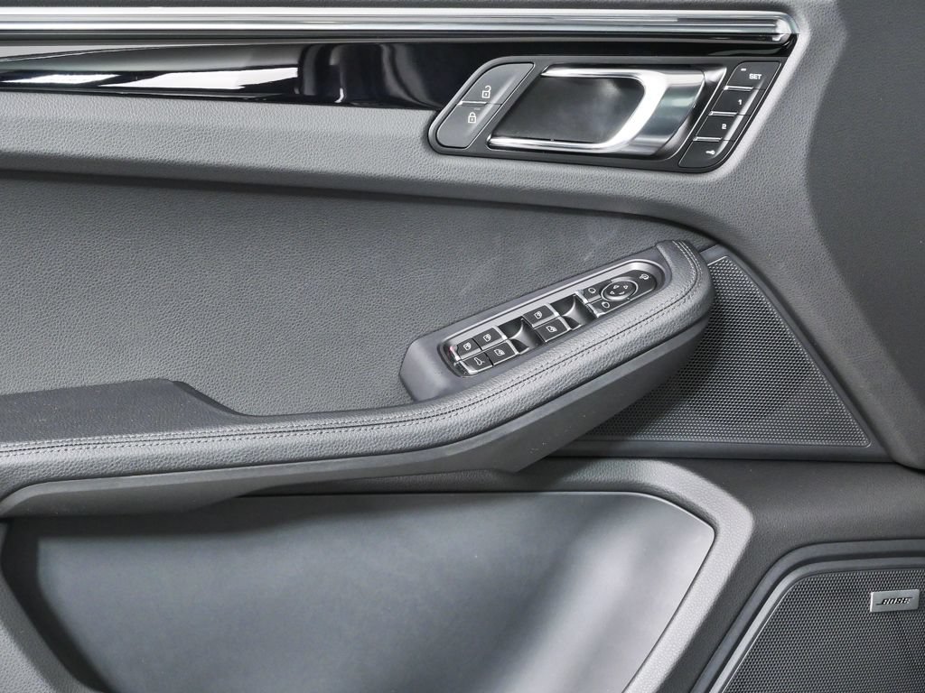 New 2026 Porsche Macan AWD/4WD image 6