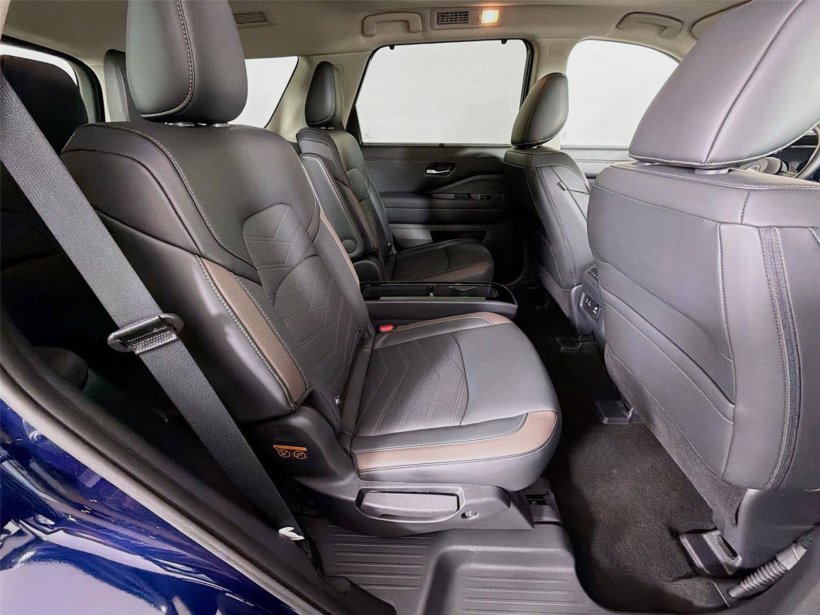 Used 2025 Nissan Pathfinder Platinum AWD/4WD image 30