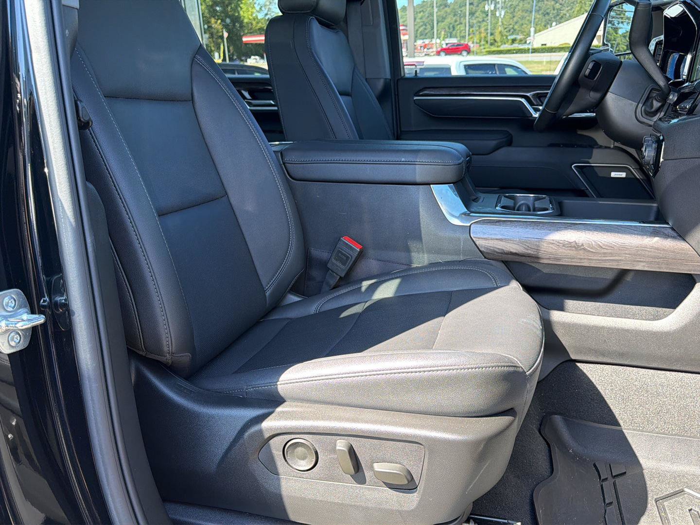 Used 2025 Chevrolet Silverado 2500 LTZ w/ LTZ Plus Package AWD/4WD image 21