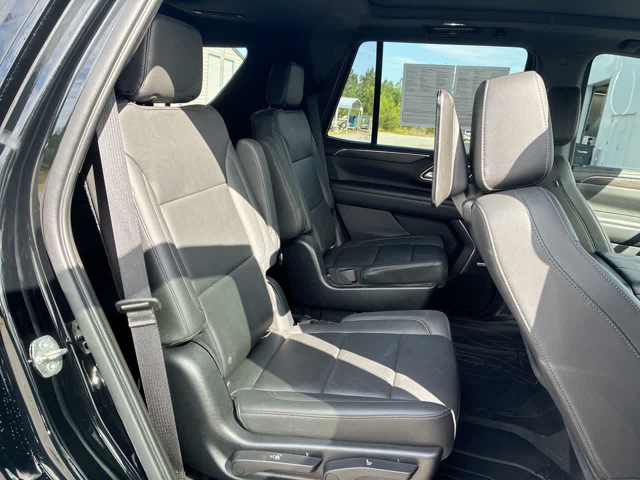 Used 2021 Chevrolet Tahoe Z71 w/ Luxury Package AWD/4WD image 28