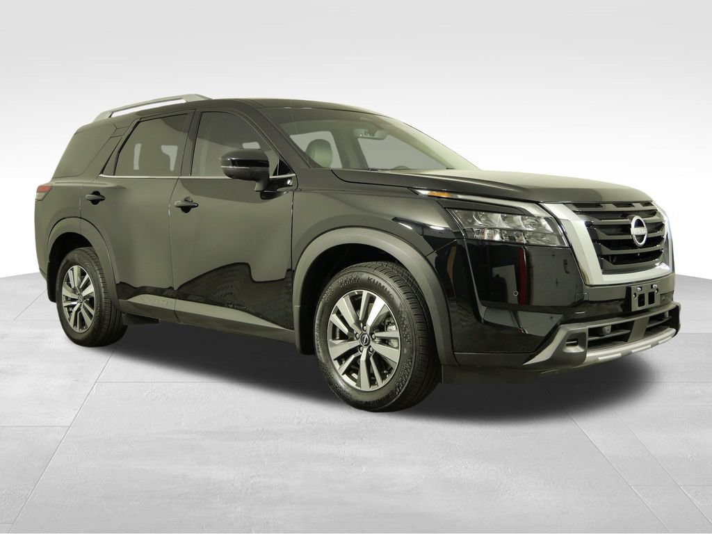 Used 2025 Nissan Pathfinder SL AWD/4WD image 2