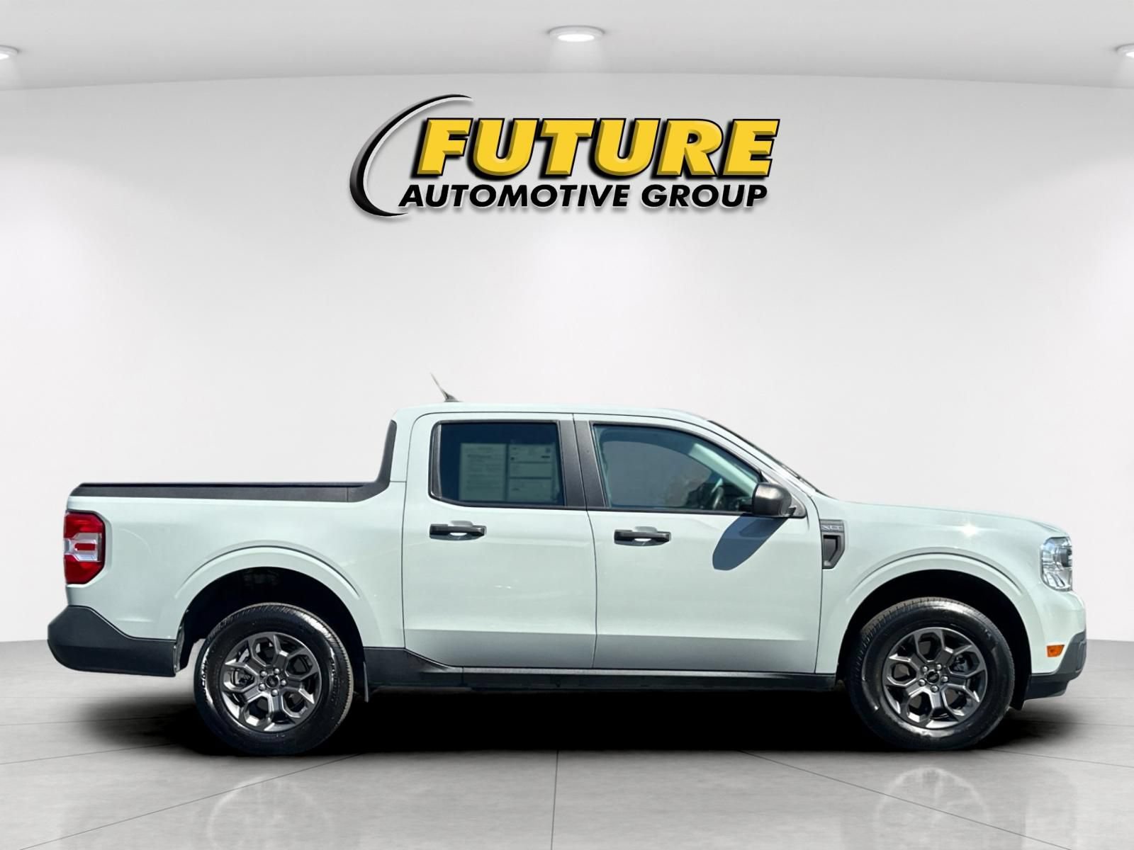 Certified 2022 Ford Maverick XLT FWD image 2
