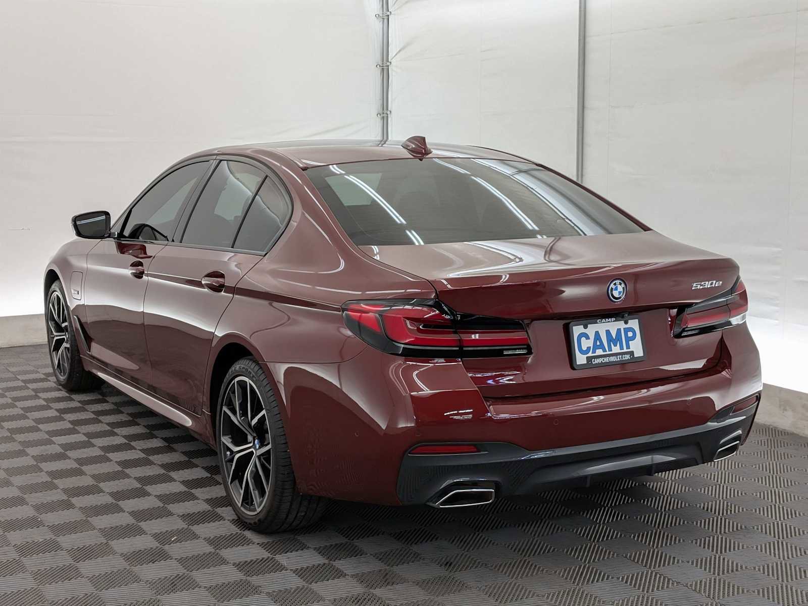 Used 2023 BMW 530e w/ M Sport Package image 4