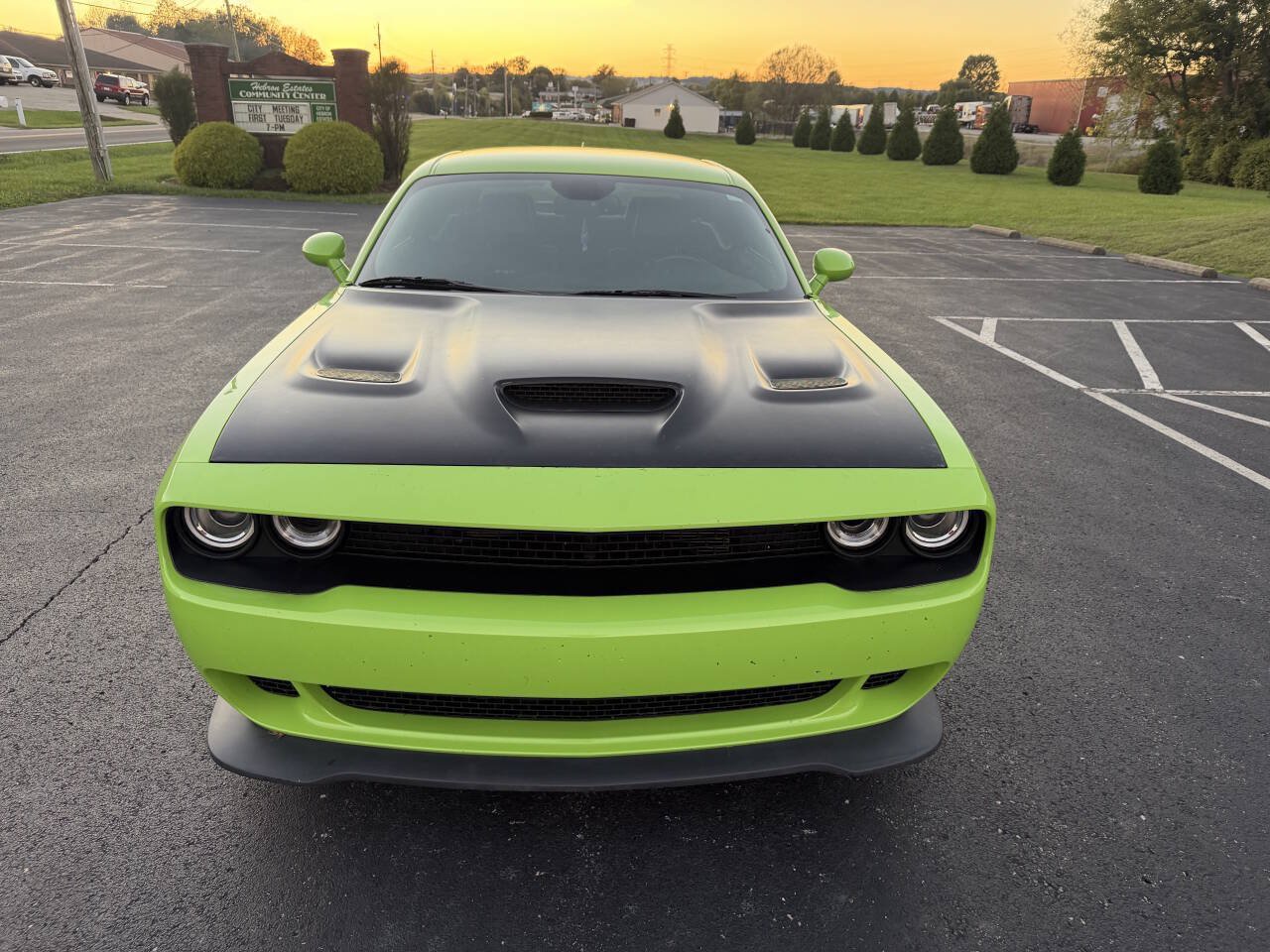 Used 2015 Dodge Challenger SRT Hellcat RWD image 2