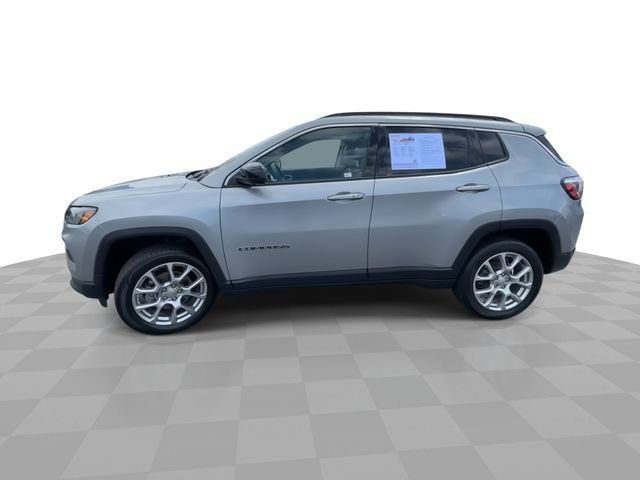 Used 2022 Jeep Compass Latitude w/ Sun and Sound Group image 5