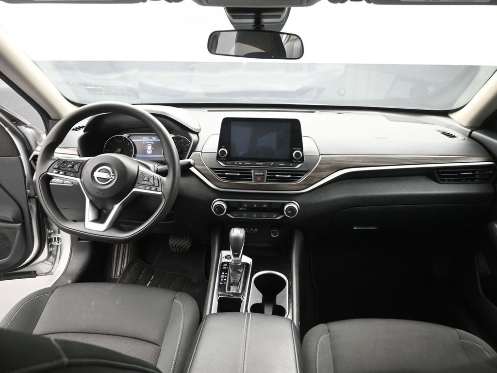 Used 2024 Nissan Altima 2.5 SV image 14