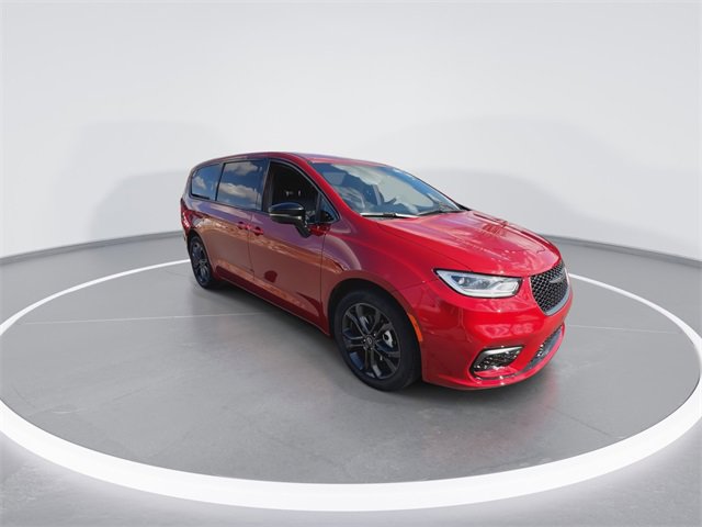 New 2026 Chrysler Pacifica Select video 2