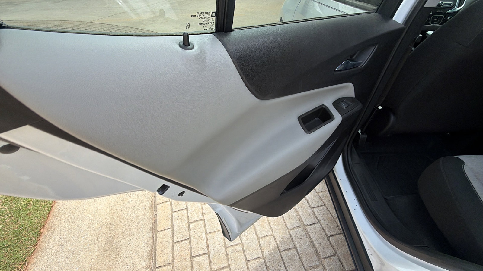 Used 2022 Chevrolet Equinox LS w/ LS Convenience Package image 22